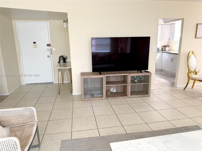 Building Photo - 1301 NE Miami Gardens Dr