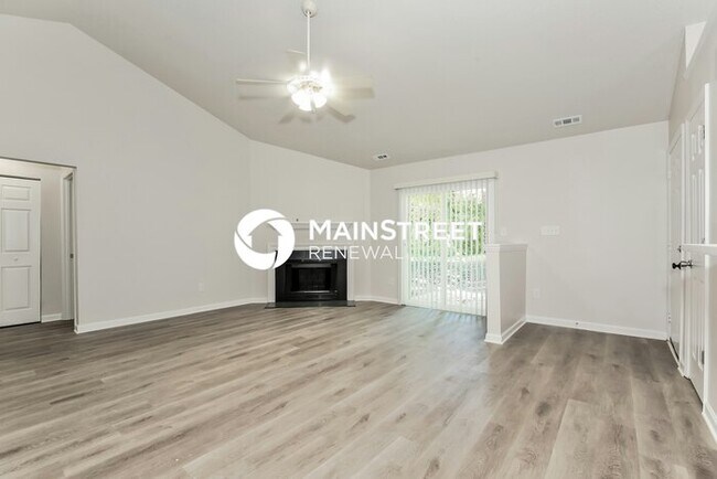 Foto del edificio - 3 Bedroom Pet-Friendly Home in GREENSBORO, NC with Main Street Renewal