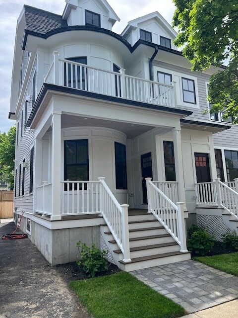 Building Photo - 77 Thorndike St
