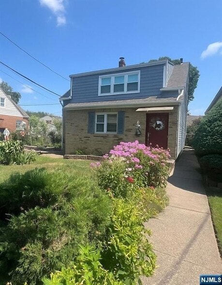 Photo - 52 La Salle Ave