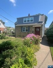 52 La Salle Ave