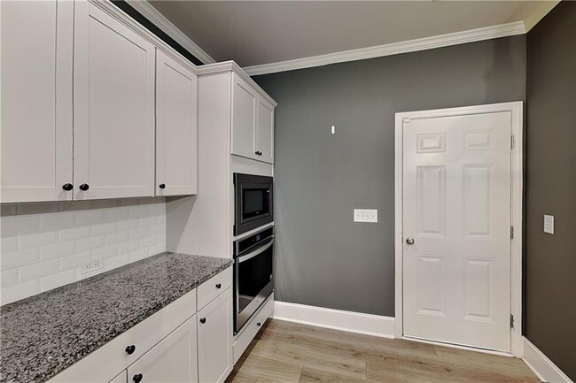 Building Photo - 6945 Daylily Ln