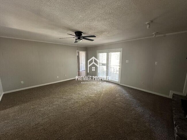 Foto del edificio - 6668 Silhouette Ave
