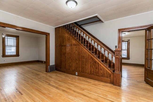 Foto del edificio - 719 E Bloomington St