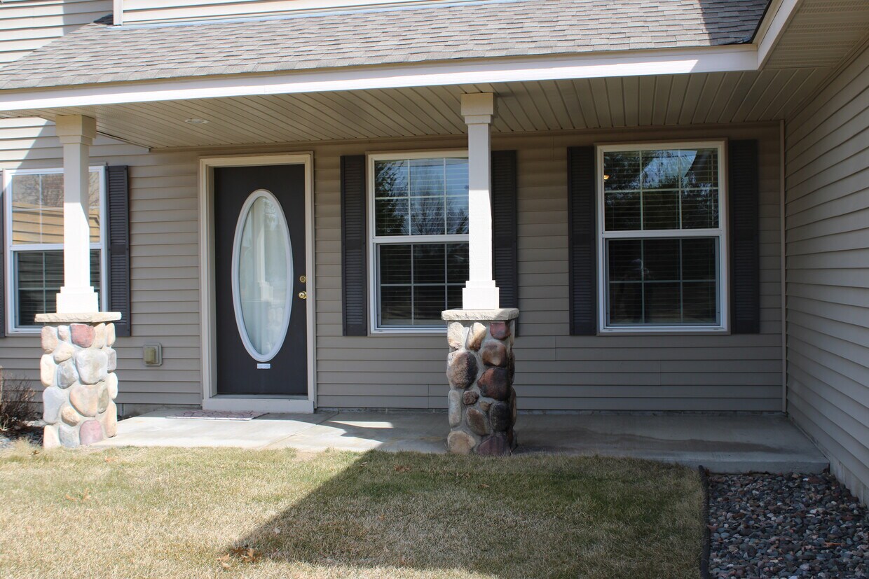 927 Golden Way NW, Isanti, MN 55040 Townhome Rentals in Isanti MN