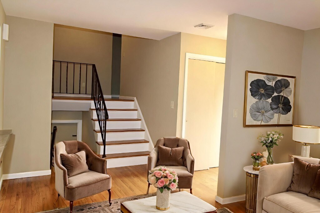 4 Bedroom 3 Bath Well Kept House in West H... - 4 Bedroom 3 Bath Well Kept House in West H...