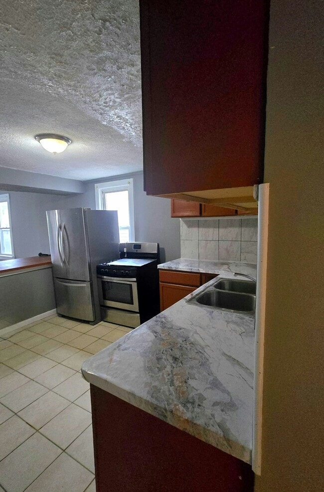 Foto del edificio - 5022 Guy Ave