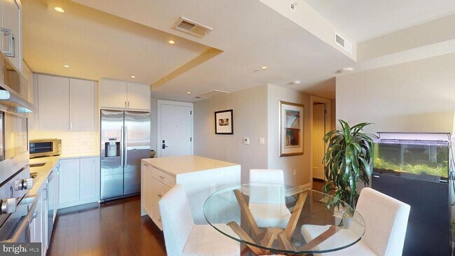 Foto del edificio - 925 N Fairfax St