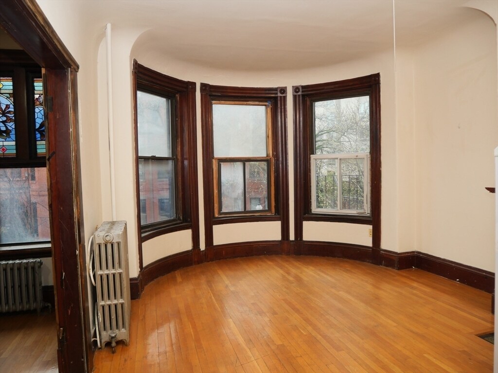Primary Photo - 257 W Newton St