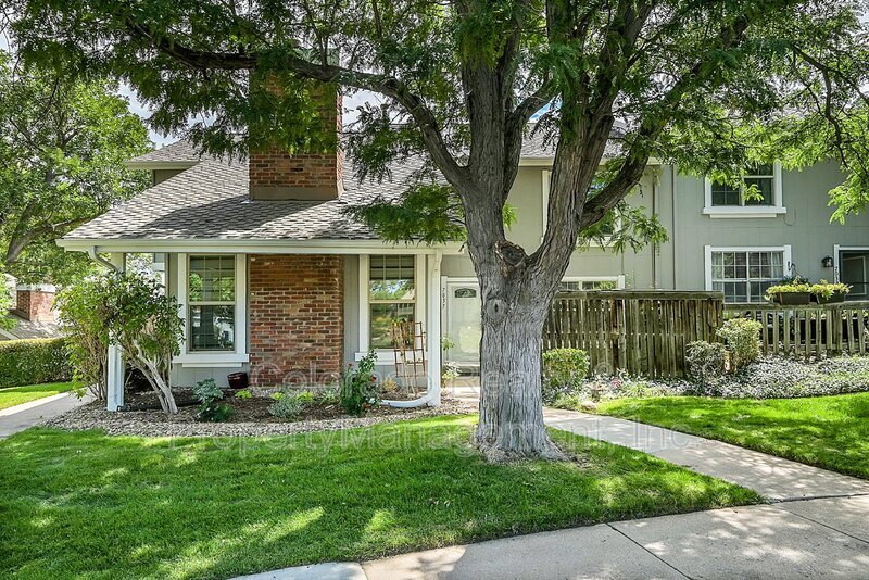 Primary Photo - 7037 S Knolls Way