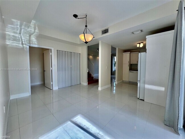 Foto del edificio - 3 br, 2.5 bath Condo - 8625 SW 152nd Ave A...