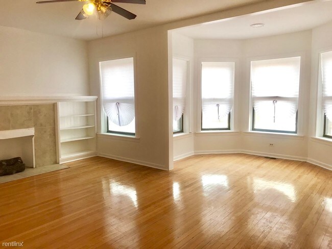 Building Photo - 2 br, 1 bath Apartment - 7123 S Merrill Ave