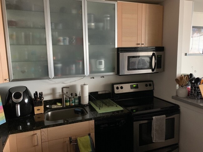 Foto del edificio - 3930 N Pine Grove Ave