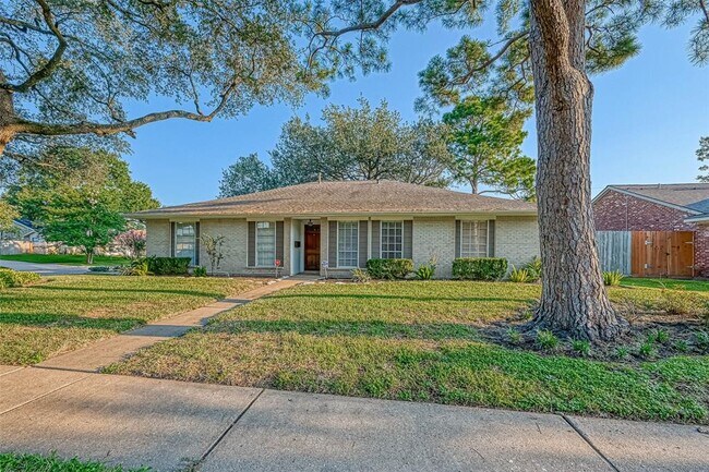Building Photo - 8822 Edgemoor Dr