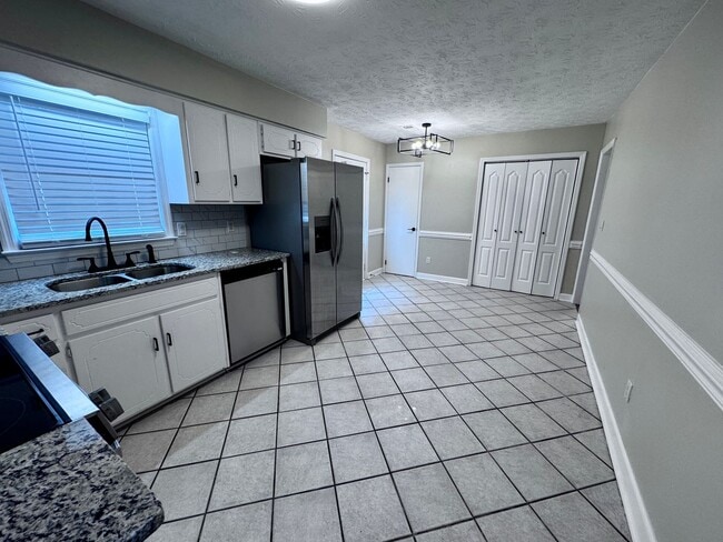 Building Photo - You Don't Want To Miss This Home