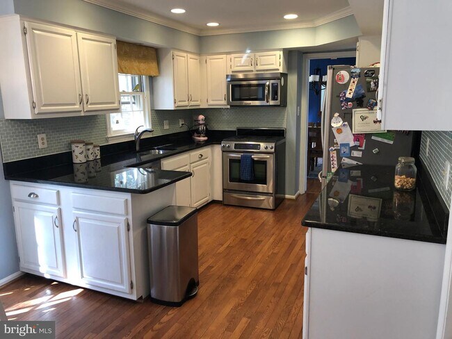 Foto del edificio - 4608 Tapestry Dr