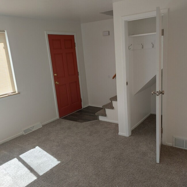 Building Photo - 4595