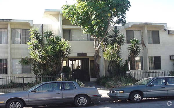 Building Photo - 9027 Tobias Ave