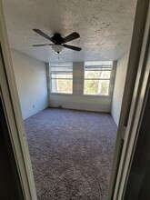 Building Photo - 28 Lakeway St