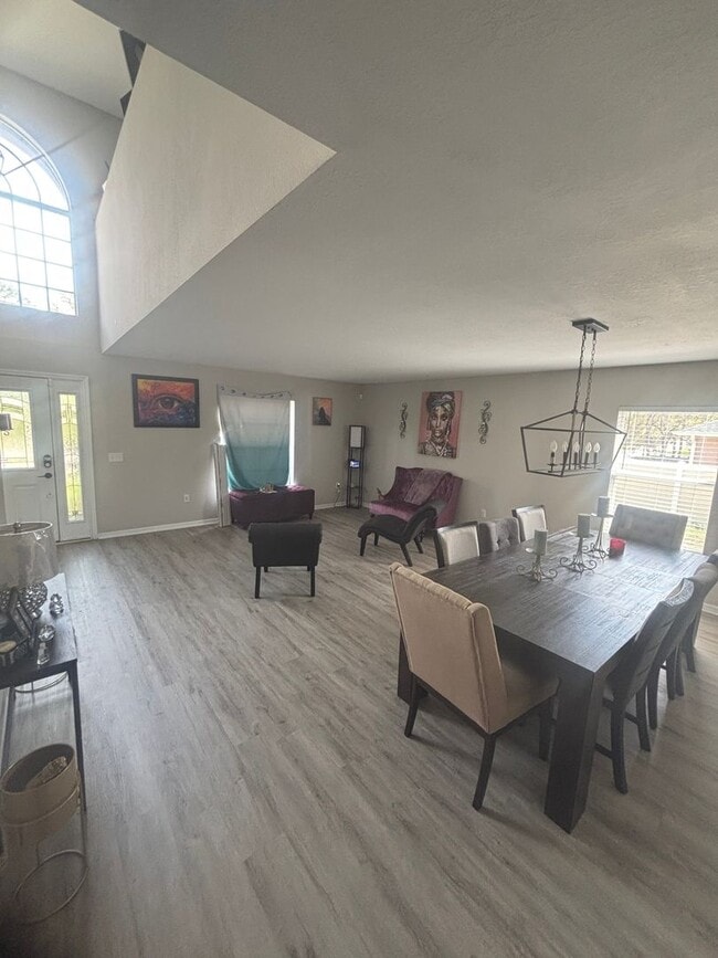 Building Photo - Spacious 4BR House in Brooksville