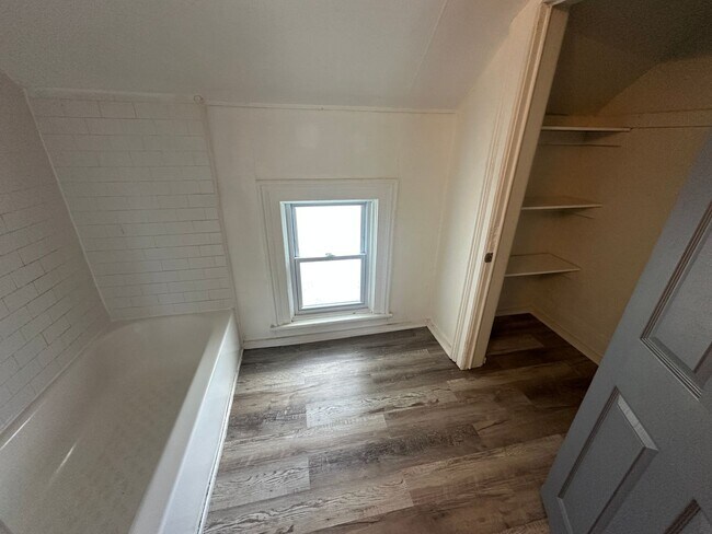 Foto del edificio - 190 Young St