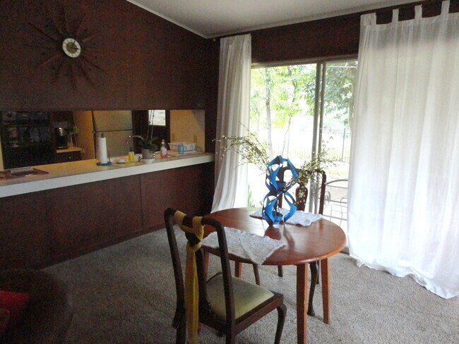 Foto del edificio - 1700 Emilie Ln