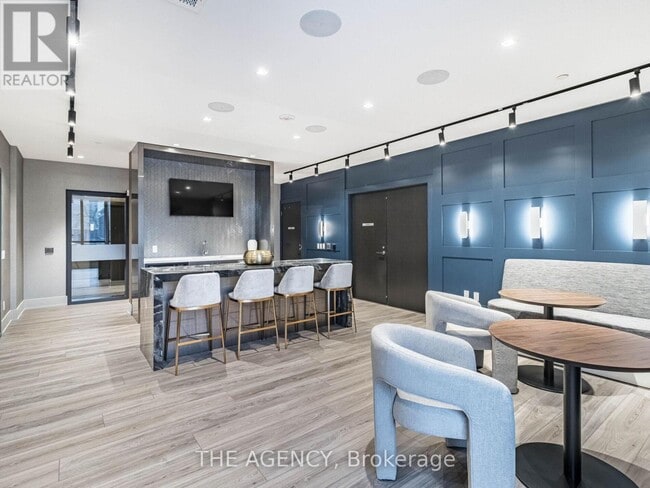 Photo du bâtiment - 286 Main St