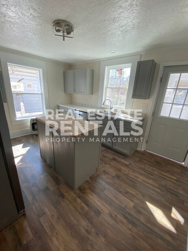 Foto del edificio - 502 5th Ave NW