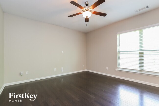 Foto del edificio - 2129 Charcoal Ives Rd