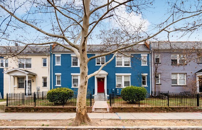 Foto del edificio - 1621 F St NE