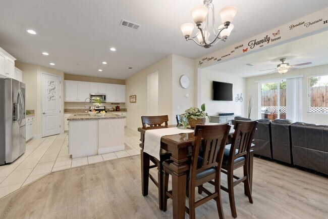 Foto del edificio - 199 Clover Meadows Cir