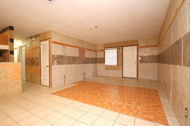 Building Photo - Updated 2BR/1BA Brick Duplex in North Pensacola with Tile Flooring Throughout, Included Utilities...