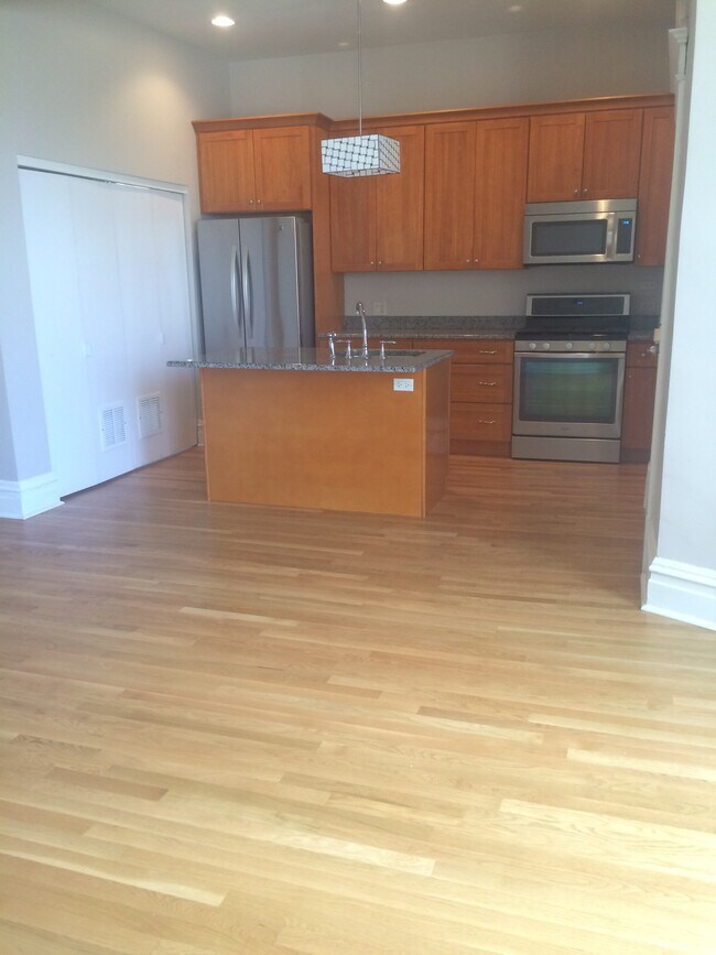 Foto del edificio - 3351 W Adams St