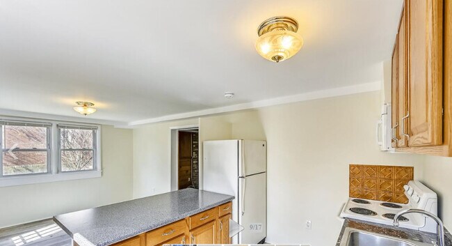 Kitchen-Dining Room - 4107 Stoconga Dr