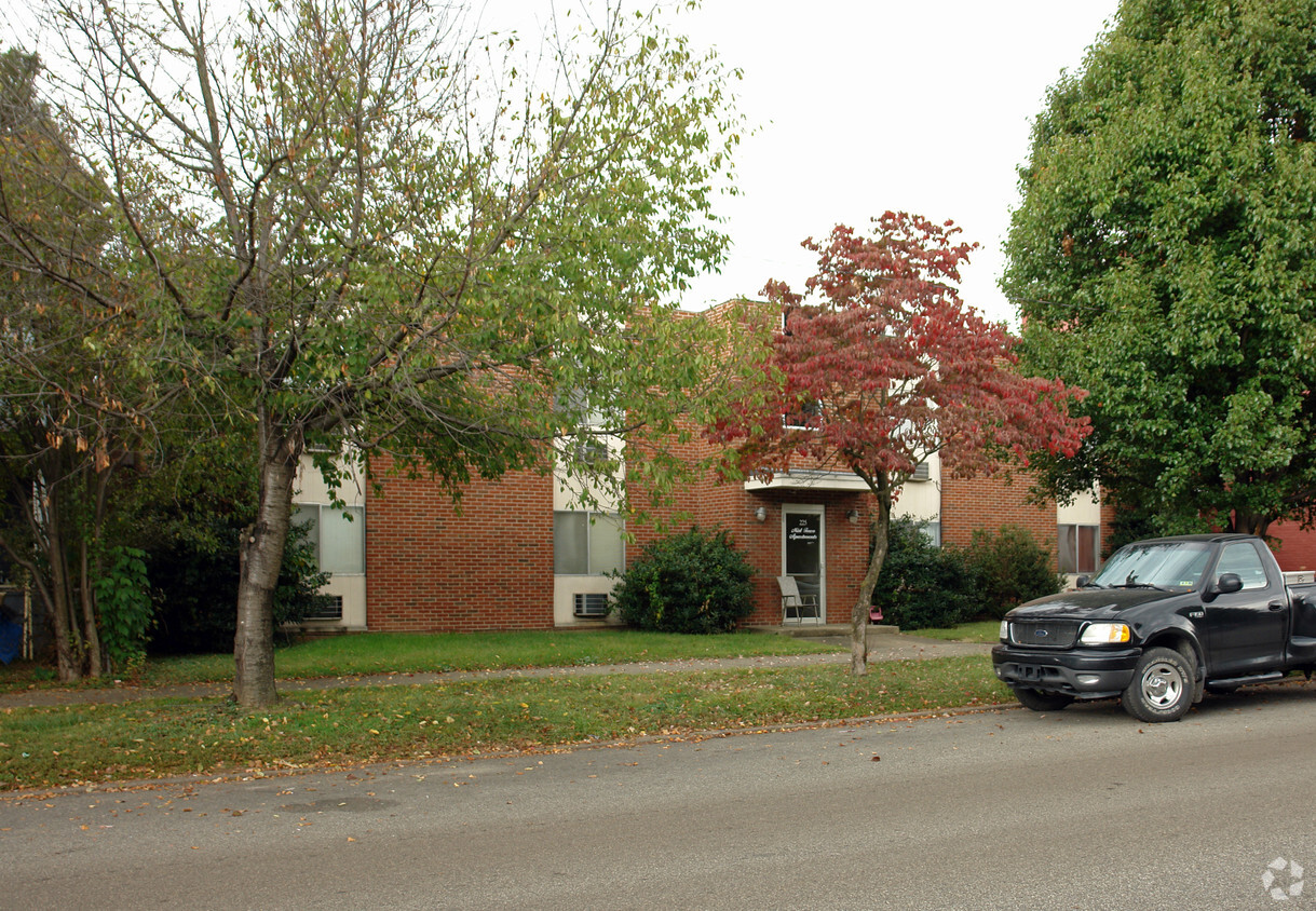 Building Photo - 225 Main St