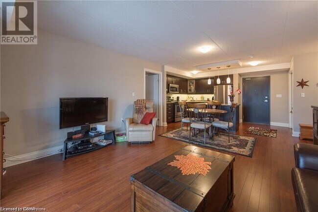Photo du bâtiment - 776 Laurelwood Dr