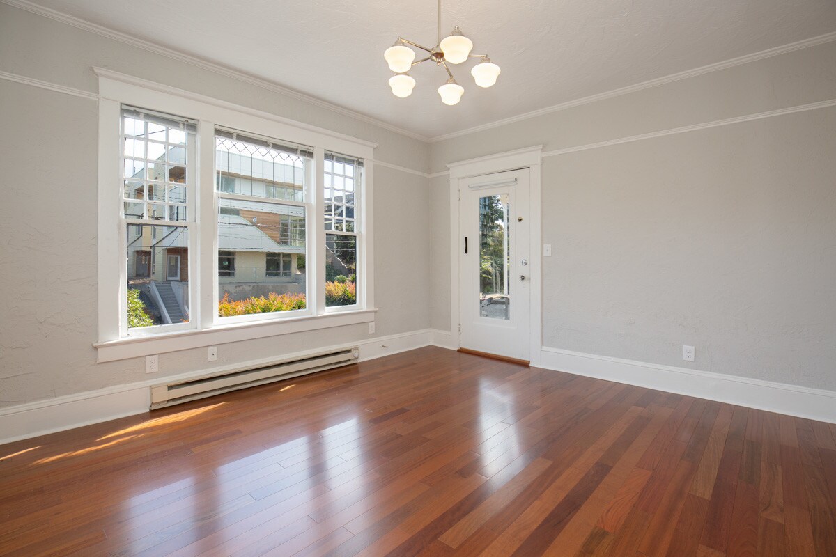 Primary Photo - 1821 11th Ave W