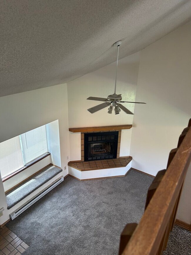 Foto del edificio - 2 Bedroom 2 Bathroom Townhome In Village S...