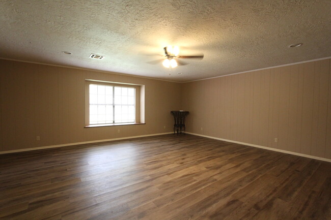 Building Photo - 145 Spring Hill Ave