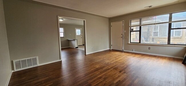 Photo - 1134-1138 N Akron St Apartment