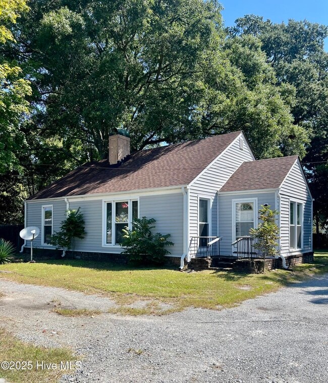 Building Photo - 2607 S Memorial Dr