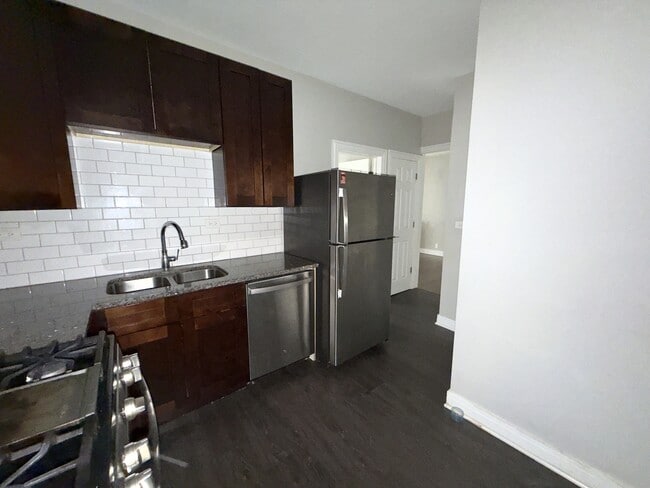 Foto del edificio - 3355 W Sunnyside Ave