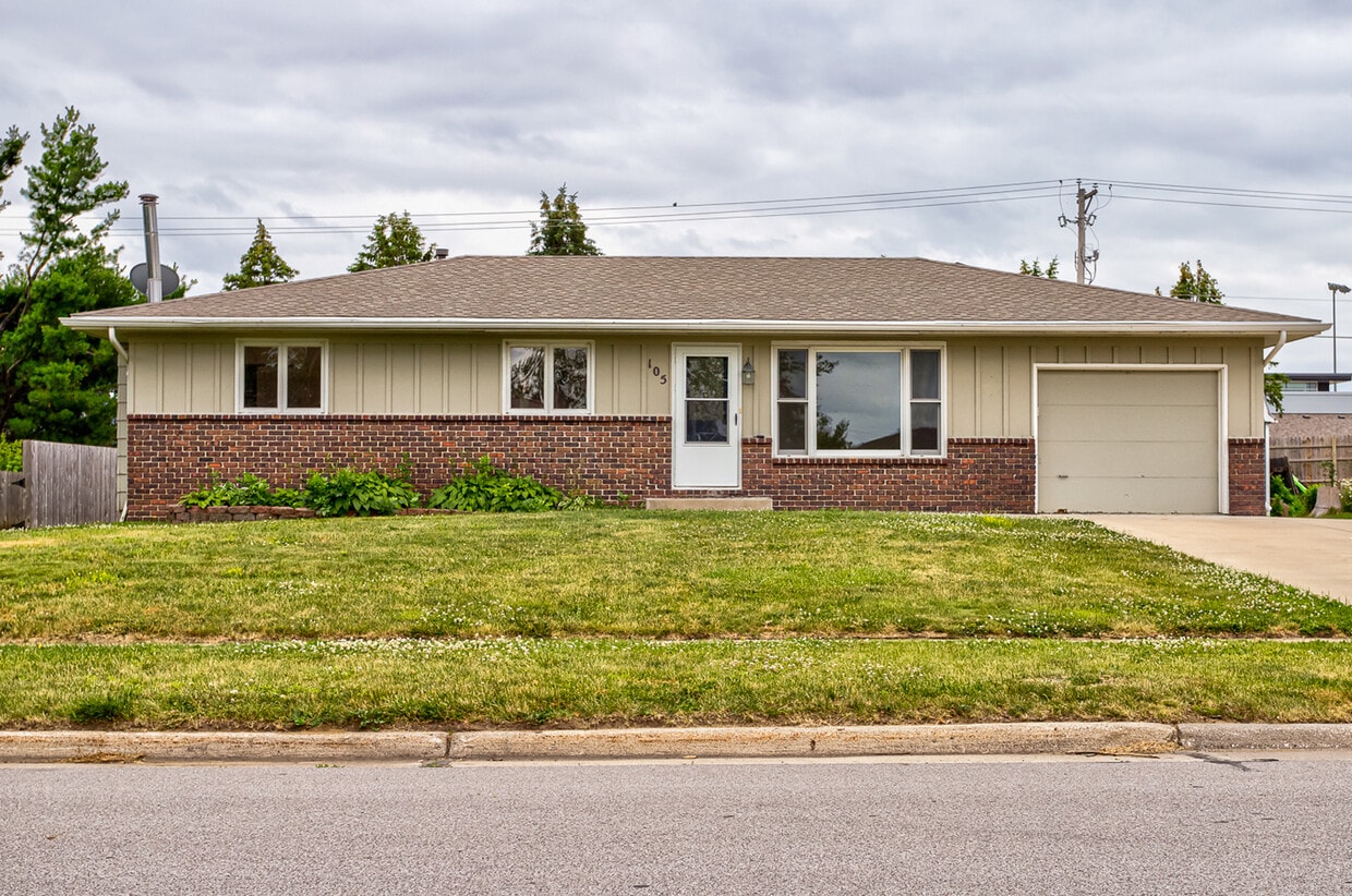Primary Photo - 105 Lynwood Dr