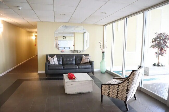 Foto del edificio - 9009 Golf Rd