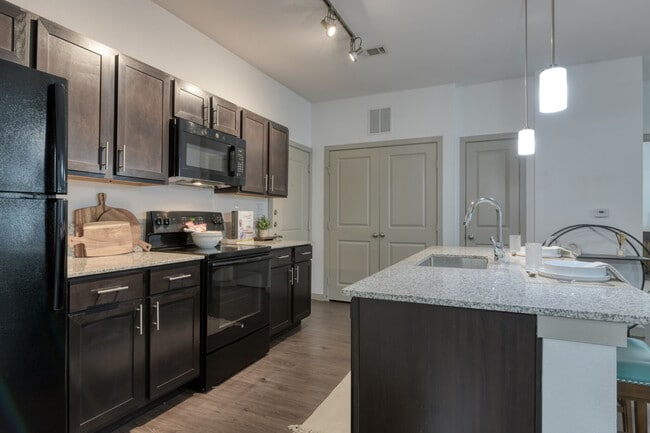 Foto del edificio - Rustico at Fair Oaks