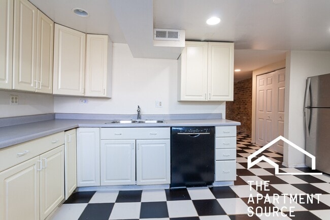 Photo - 826 W Dakin St Apartment