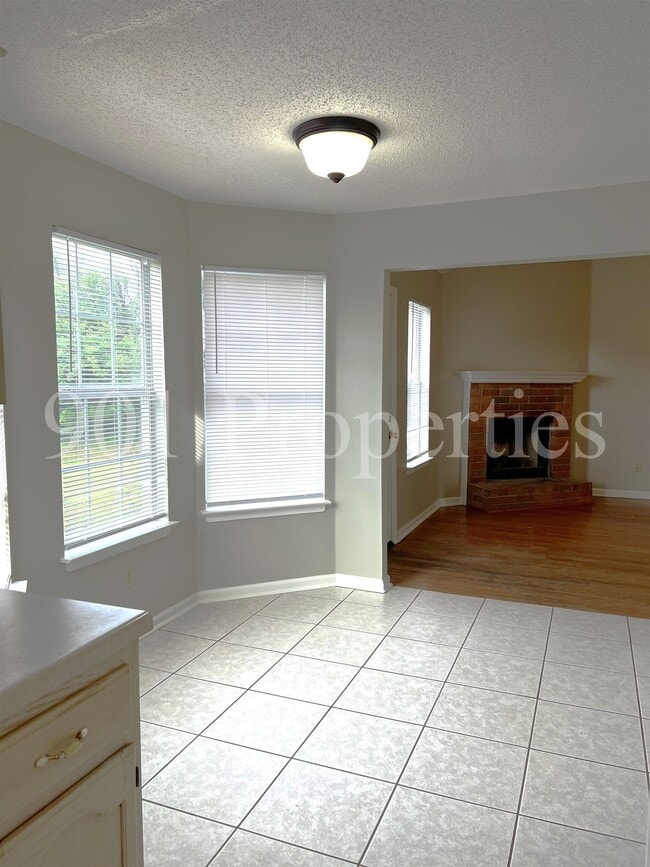 Building Photo - 9593 Daly Dr