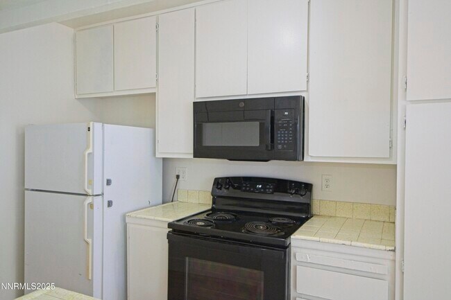 Foto del edificio - 664 Oakwood Dr