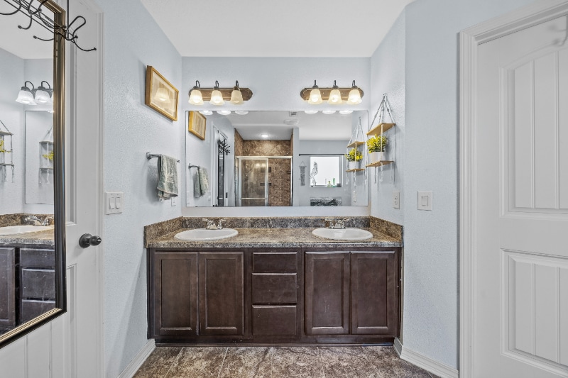 Building Photo - 5508 Peach Dr