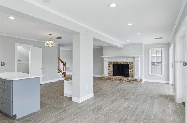 Foto del edificio - 8706 Elmwood Ln